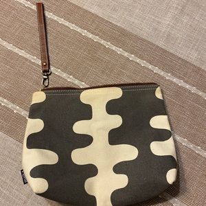Maika Pouch Clutch